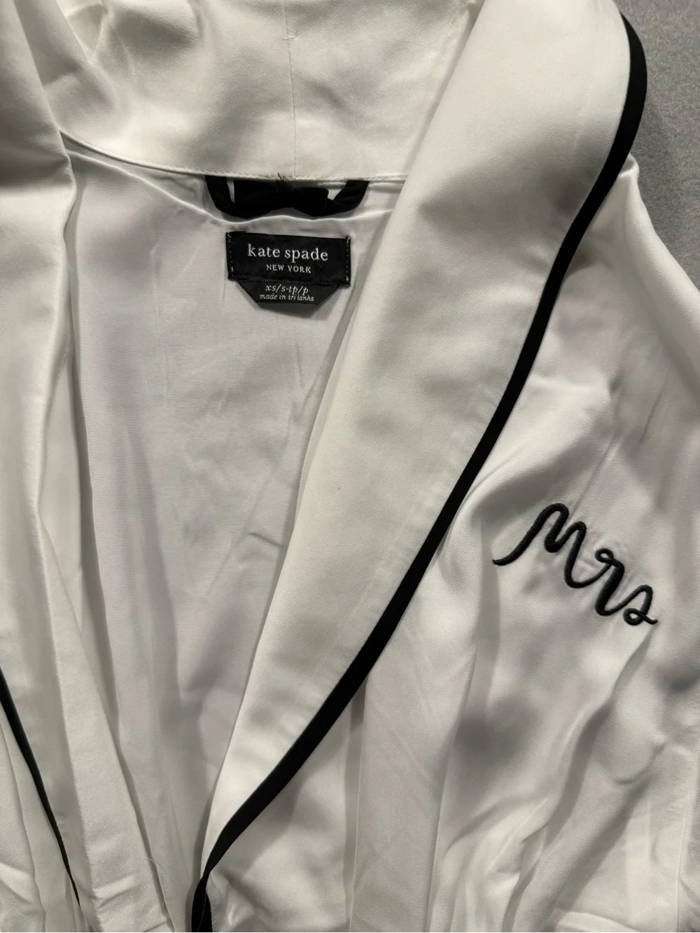 New Small Kate Spade NY White Mrs. Wedding Get Ready Bridal Robe Honeymoon Gift